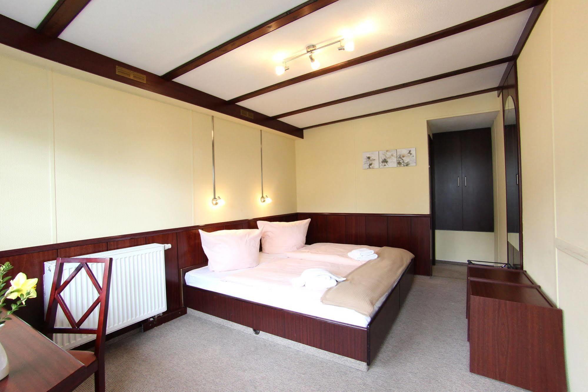 Hotel Dresden Domizil Bagian luar foto