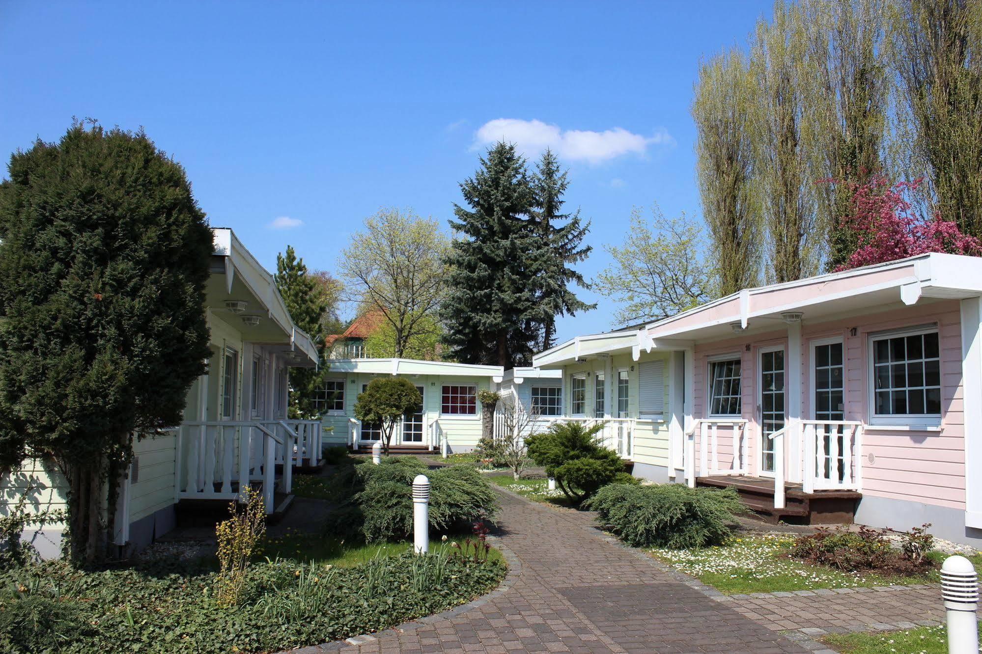 Hotel Dresden Domizil Bagian luar foto